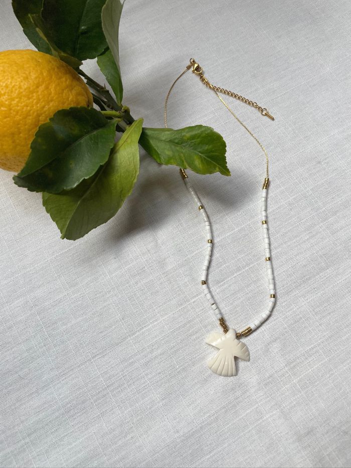 Collier blanc avec pendentif oiseau - PALOMA