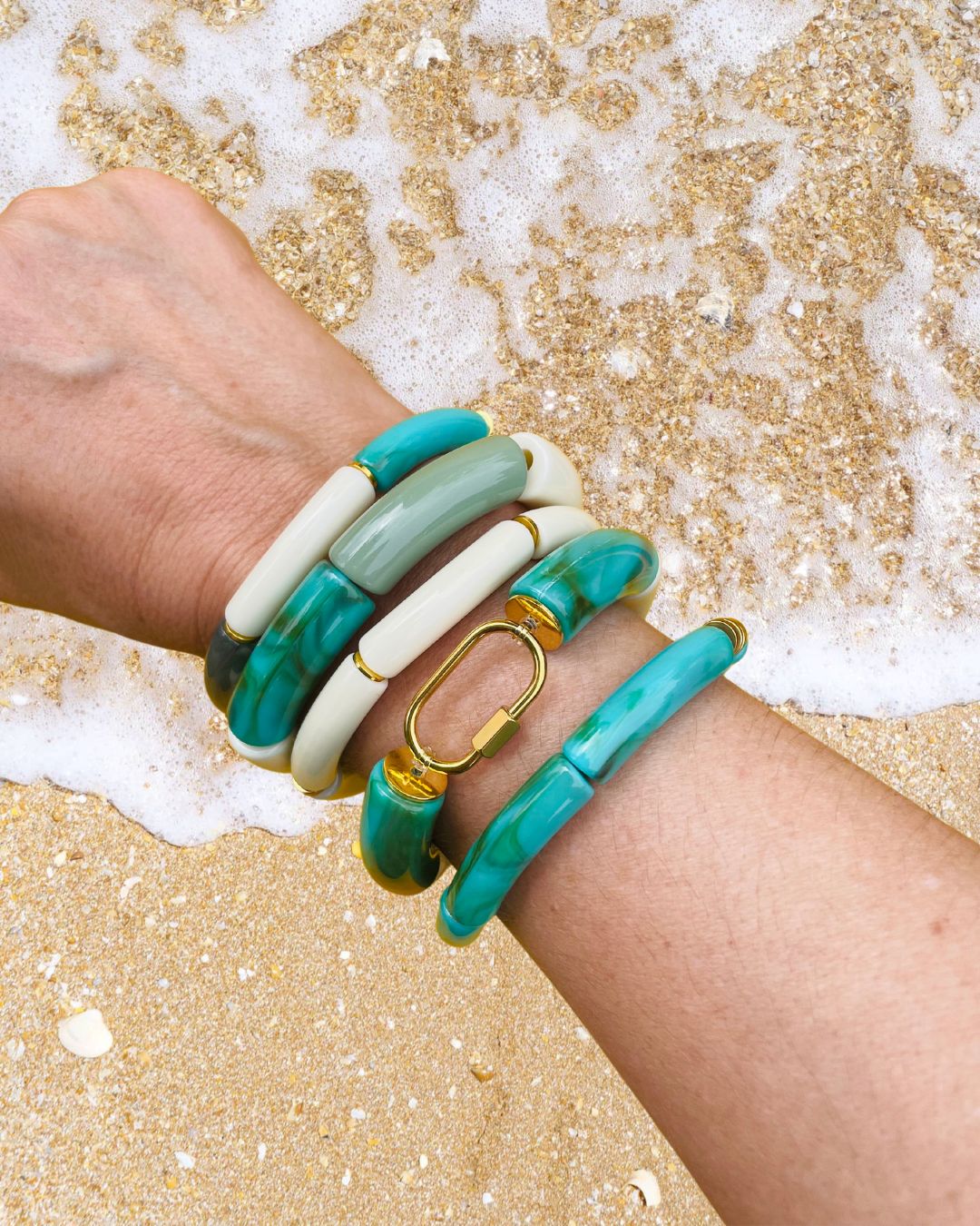 Total look Turquoise avec les bracelets d'été
