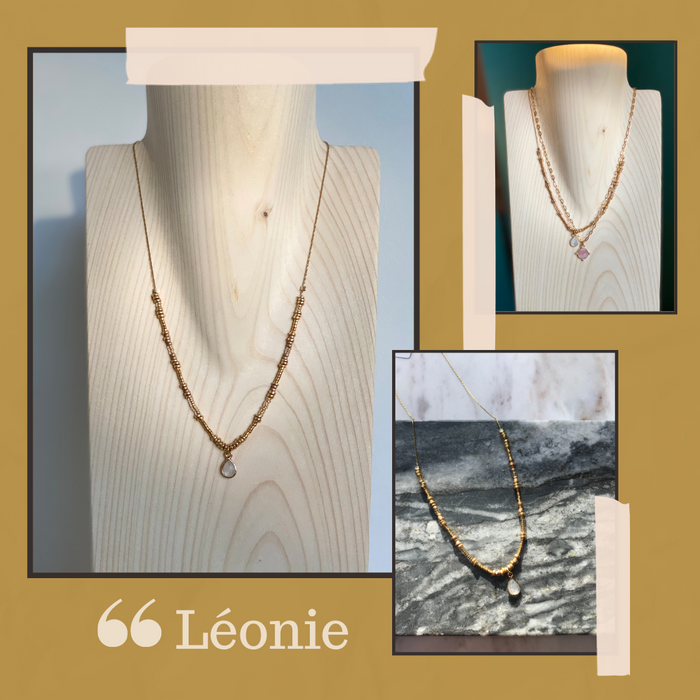 Inspiration.. Le collier Léonie est une collier très féminin qui mêle élégance et délicatesse. Il est composé de fines perles Miyuki plaquées or et d'un pendentif goutte en Pierre de lune serti plaqué or 24k.